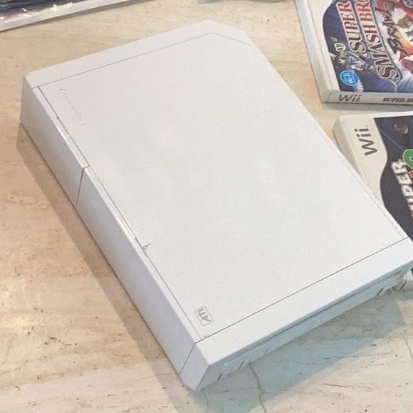 Nintendo Wii Console & 3 Mario Wii Games RVL-001 Complete Super Smash Pikachu - Picture 7 of 16